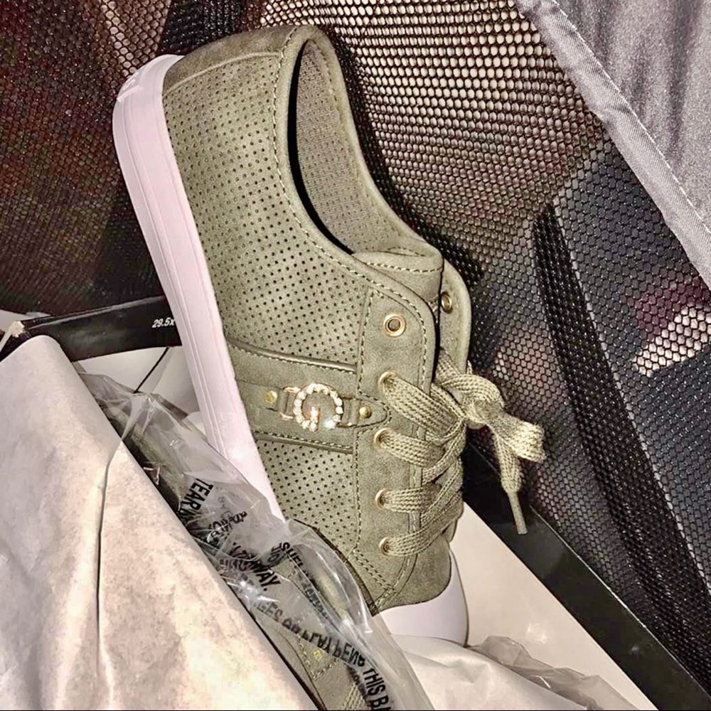 Brand new olive Green sneakers size 9 but no tags.